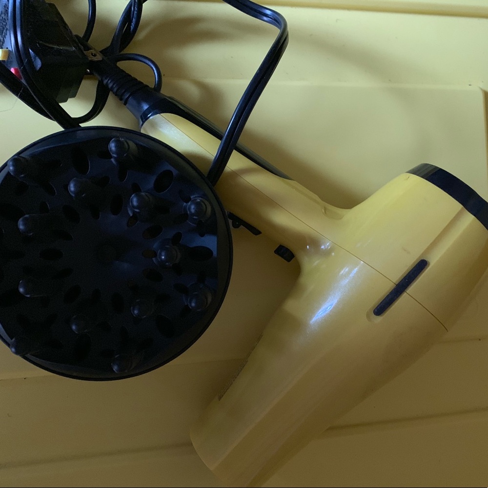 Blow dryer